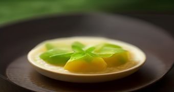 下午茶时间搭配糖心，精致茶点与温暖灯光，营造惬意的午后甜蜜时光